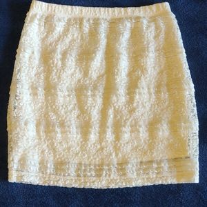 Forever 21 tight white floral skirt Medium